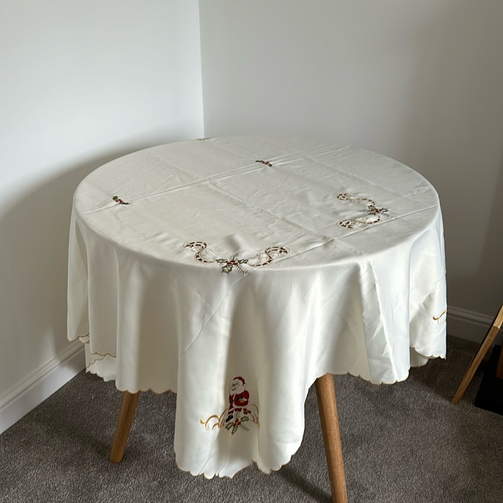 Preloved Christmas table cloth